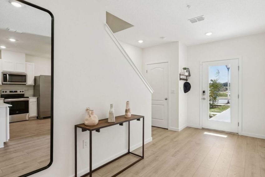 1_HollyEntryway