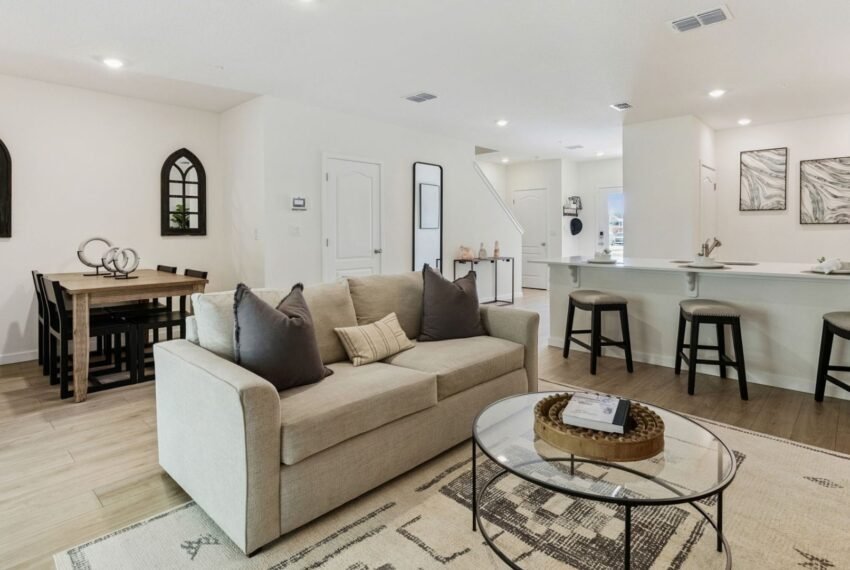 2_HollyLivingArea