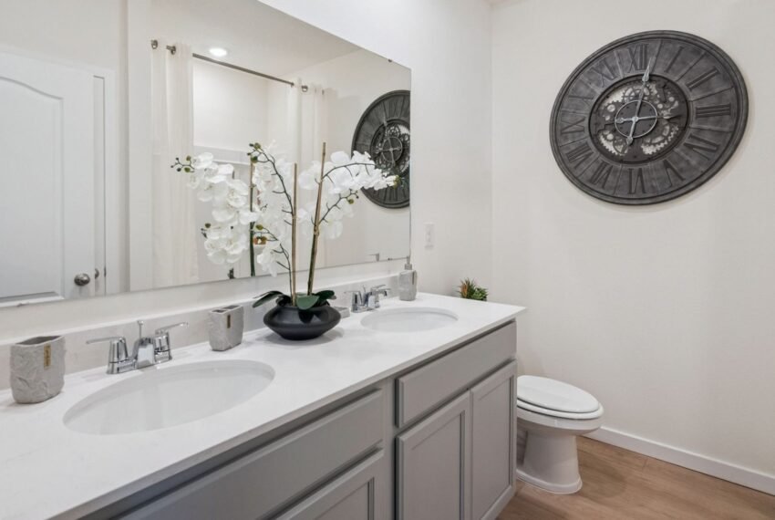 3_Kelseyprimarybathroom